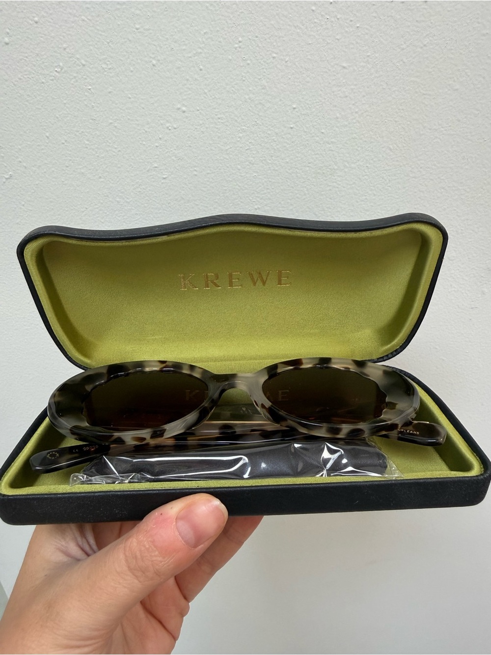 KREWE Alixe Scalloped Oval Sunglasses in Gray Tortoise with Case - Picture 5 of 5